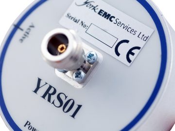 YRS01 comb and noise reference source